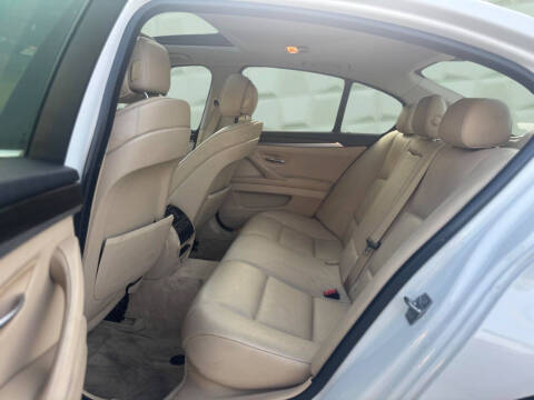 2011 BMW 5 Series 528i