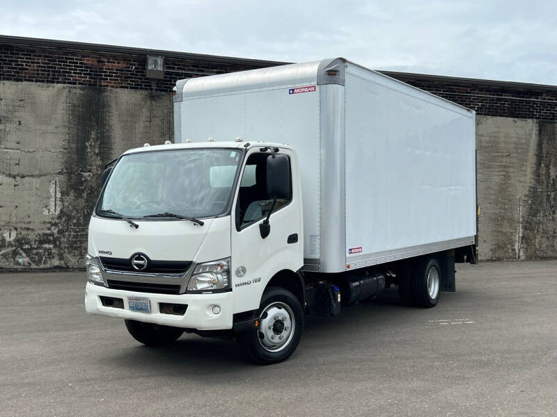 2017 Hino 195