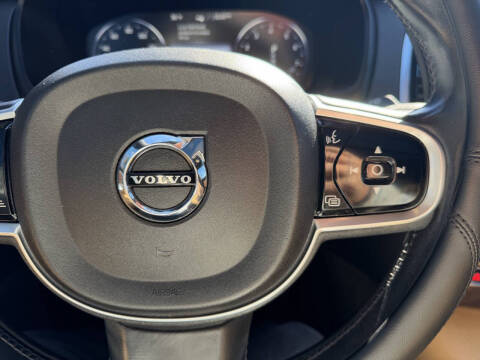 2016 Volvo XC90 T6 Momentum