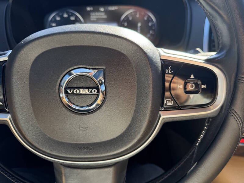 2016 Volvo XC90 T6 Momentum