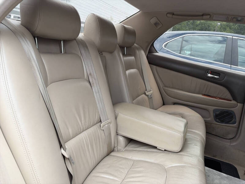 2000 Lexus LS 400