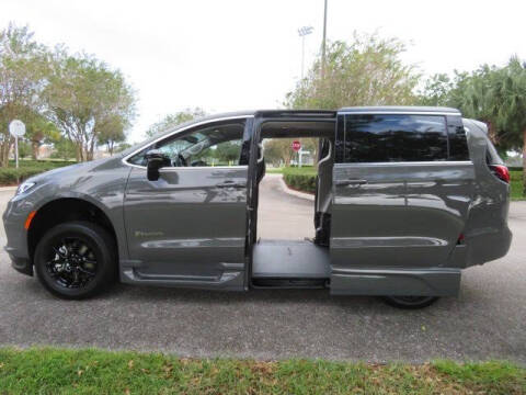 2024 Chrysler Pacifica Touring L