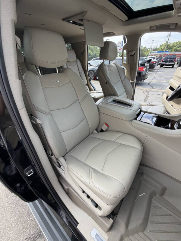 2017 Cadillac Escalade Luxury