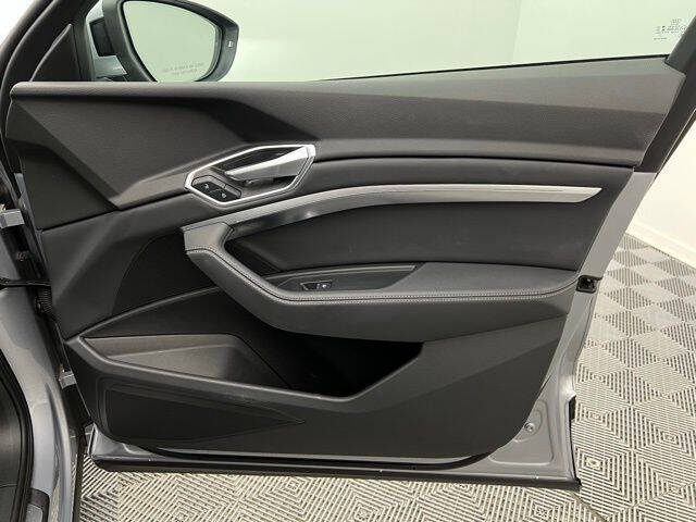 2022 Audi e-tron quattro Premium