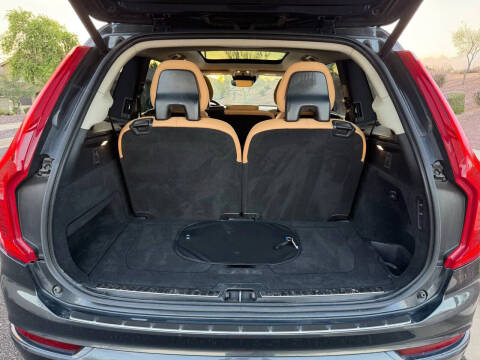 2016 Volvo XC90 T6 Momentum