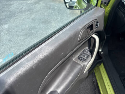 2011 Ford Fiesta SES