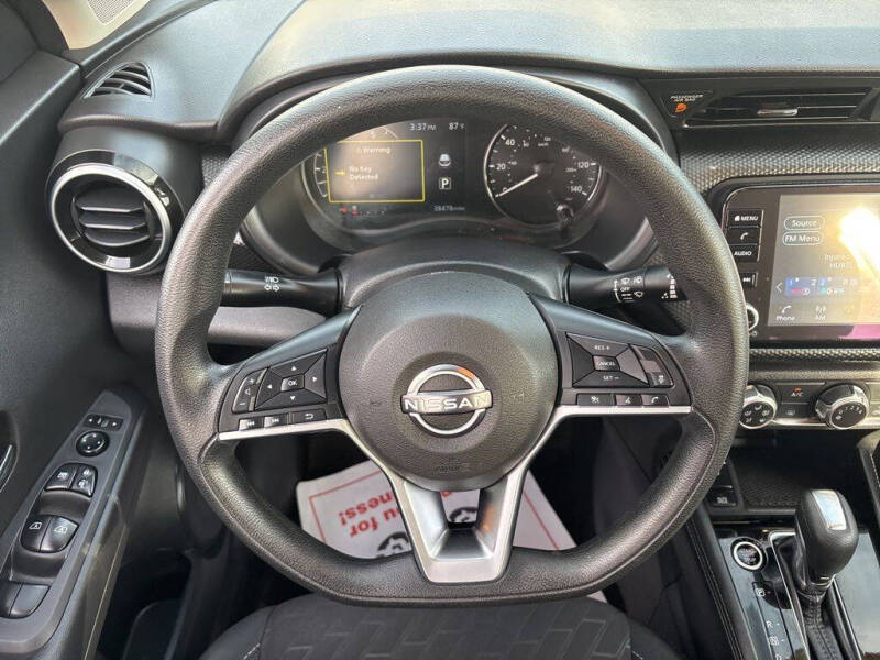 2023 Nissan Kicks SV