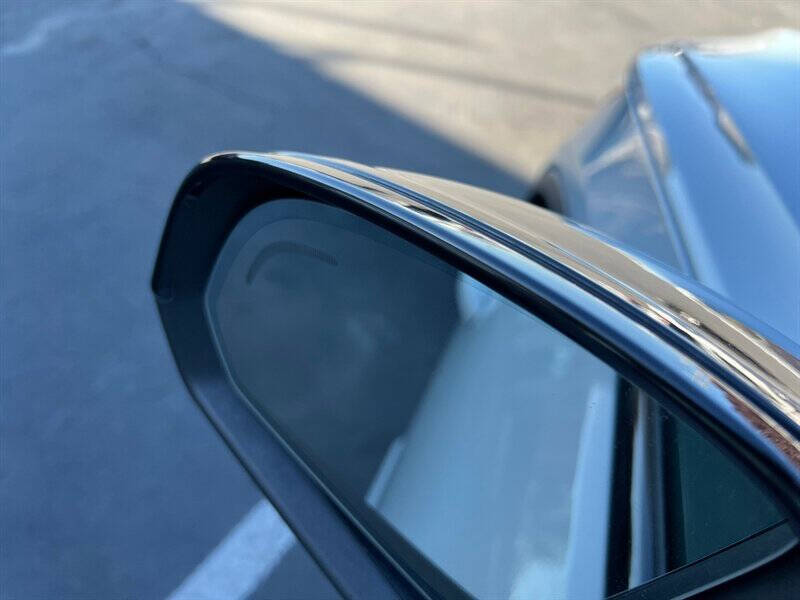 2024 Volvo XC40 B5 Core Dark Theme