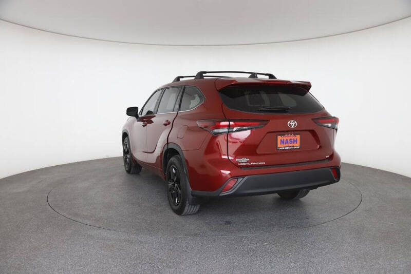 2024 Toyota Highlander LE