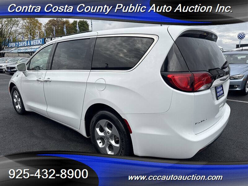 2017 Chrysler Pacifica Hybrid Touring Plus