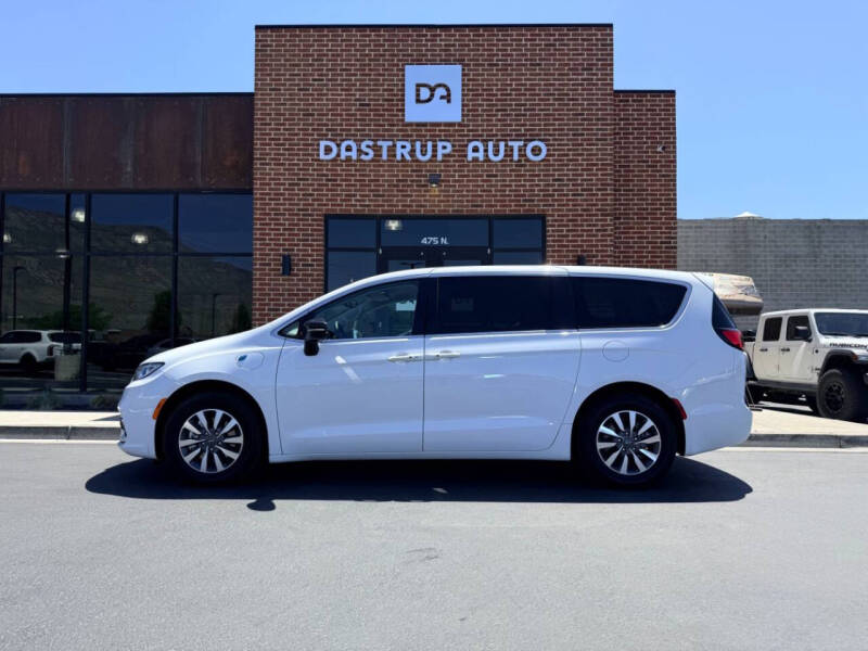 2024 Chrysler Pacifica Plug-In Hybrid Select