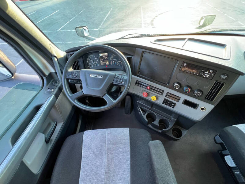 2020 Freightliner Cascadia