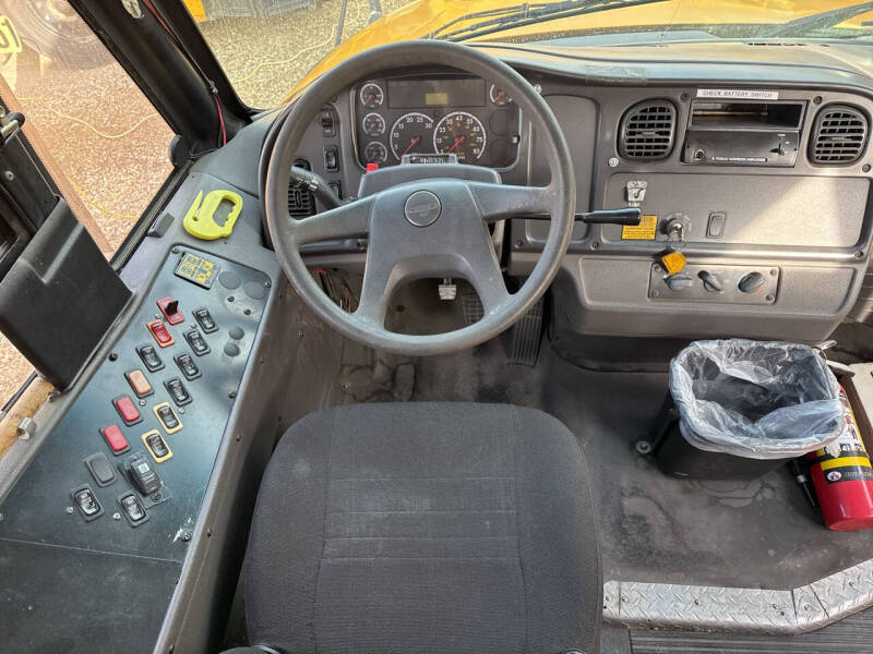 2007 Freightliner B2 Chassis