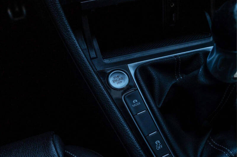 2016 Volkswagen Golf R 4Motion