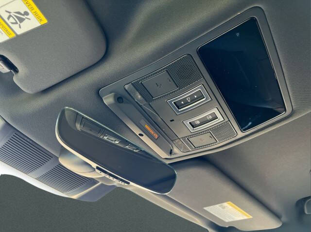 2025 Land Rover Defender 90 P400 X-Dynamic SE