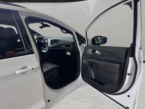2027 Chrysler Pacifica Limited