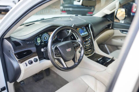 2018 Cadillac Escalade Luxury