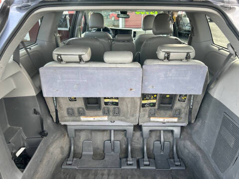 2018 Toyota Sienna LE 7-Passenger Auto Access Seat