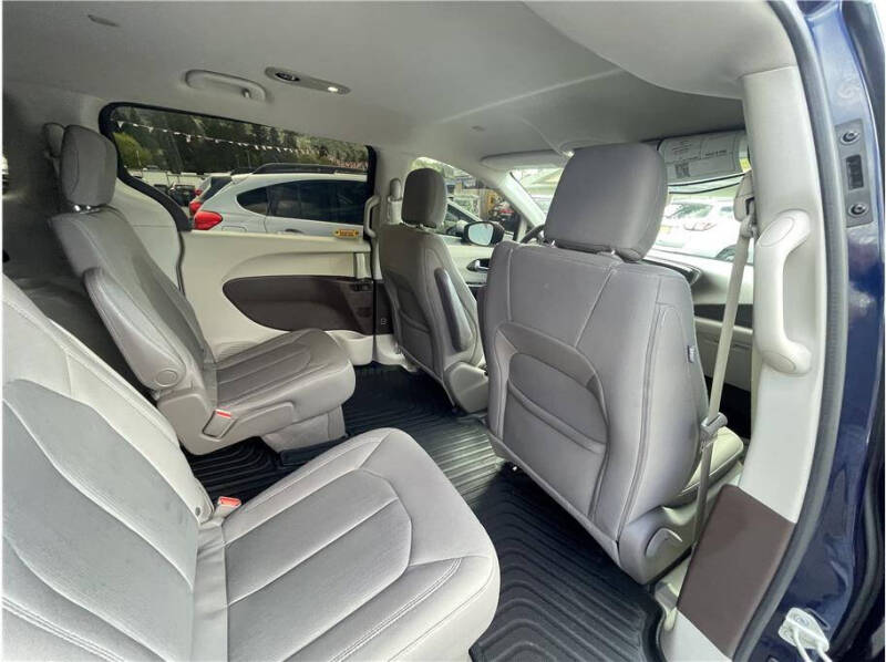 2017 Chrysler Pacifica LX