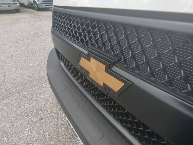 2025 Chevrolet Express 2500