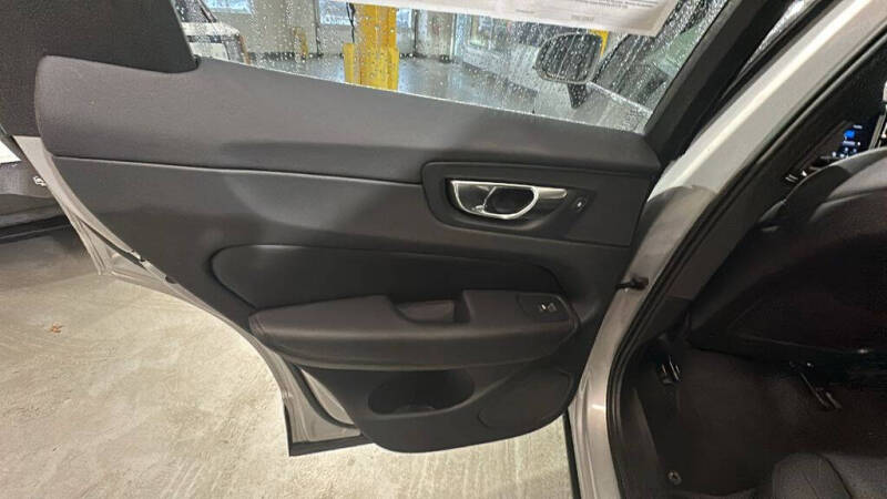 2023 Volvo XC60 B5 Plus Bright Theme