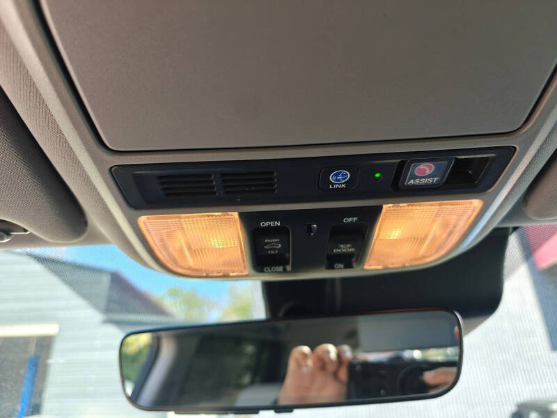 2020 Honda Pilot Touring w/Rear Captain's Chairs