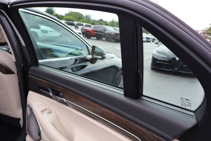 2019 Genesis G90