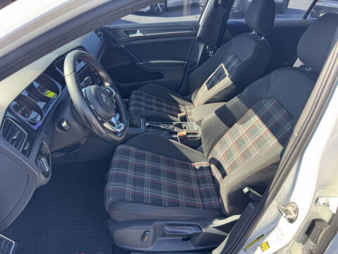 2018 Volkswagen Golf GTI S