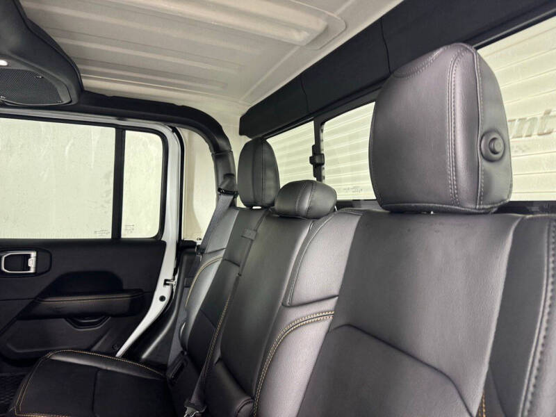 2025 Jeep Gladiator High Tide