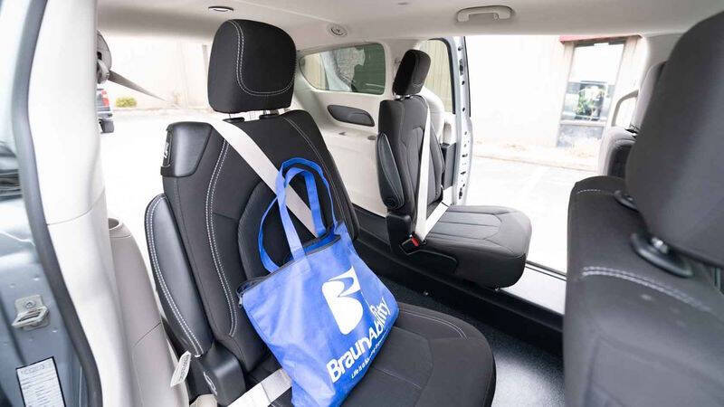 2023 Chrysler Voyager LX