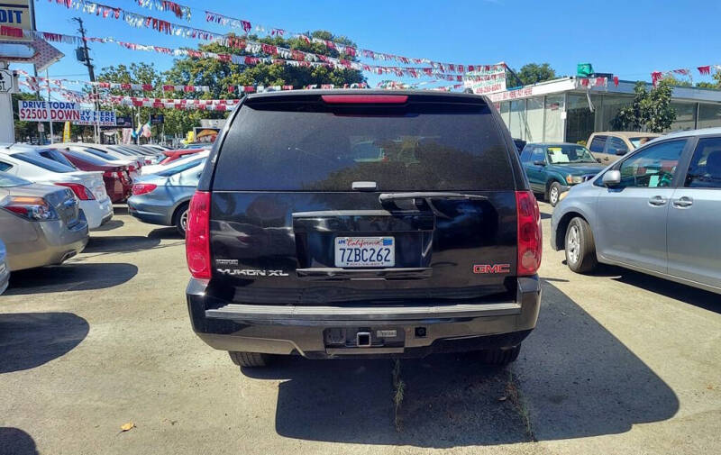 2011 GMC Yukon XL SLE