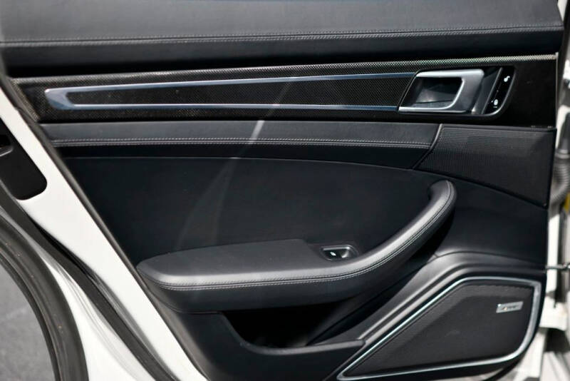 2018 Porsche Panamera Turbo S E-Hybrid