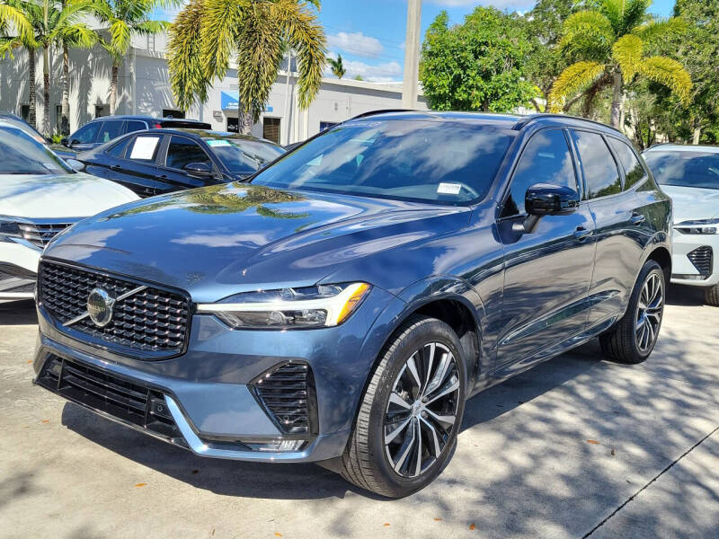 2024 Volvo XC60 B5 Plus Dark Theme