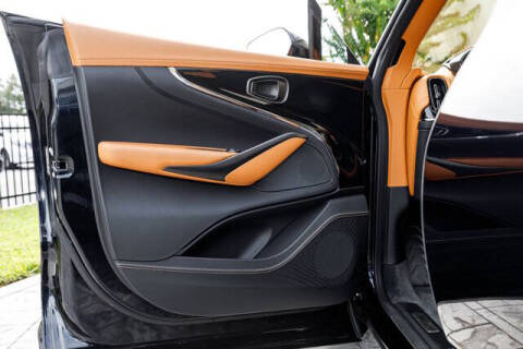 2025 Aston Martin DBX 707