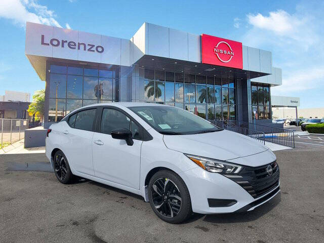 2025 Nissan Versa SR