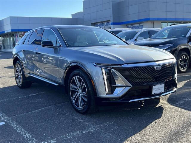 2024 Cadillac LYRIQ Luxury 2