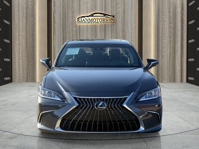 2025 Lexus ES 300h F SPORT Design