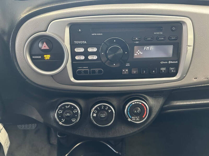 2012 Toyota Yaris 5-Door LE