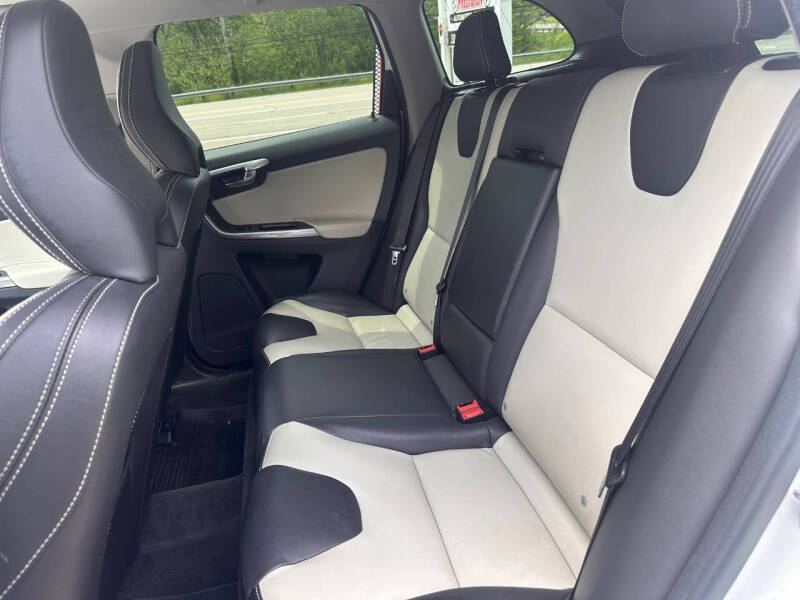 2017 Volvo XC60 T6 Dynamic