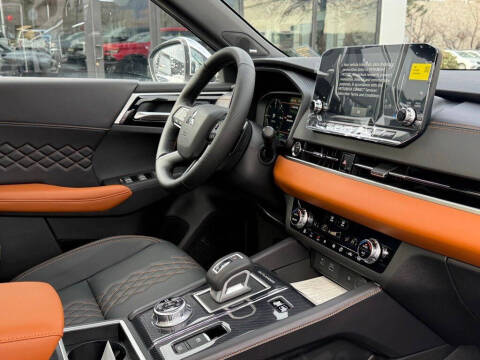 2025 Mitsubishi Outlander PHEV SEL Platinum Edition