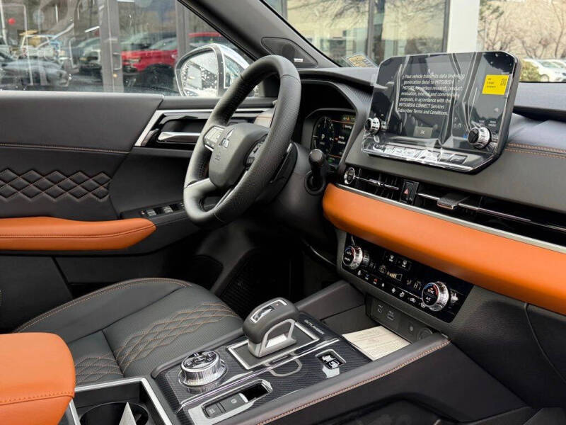 2025 Mitsubishi Outlander PHEV SEL Platinum Edition