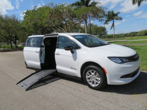 2025 Chrysler Voyager LX