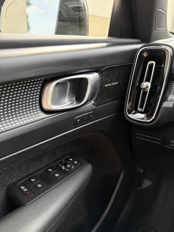 2019 Volvo XC40 T4 R-Design