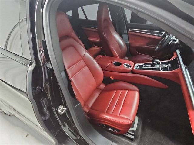 2023 Porsche Panamera Platinum Edition