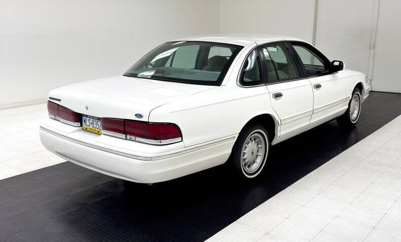 1997 Ford Crown Victoria LX