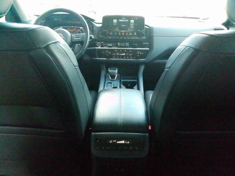 2023 Nissan Pathfinder SL