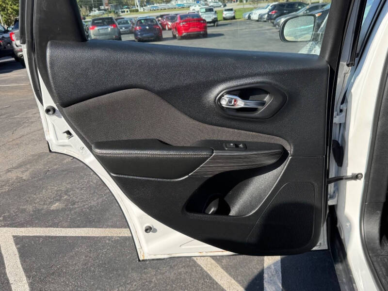 2017 Jeep Cherokee Sport