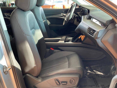 2022 Audi e-tron quattro Premium Plus