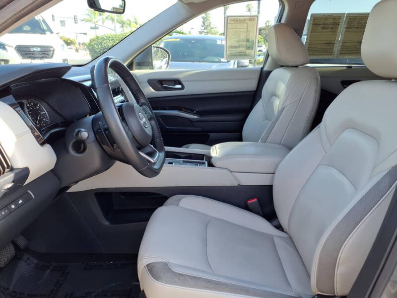 2023 Nissan Pathfinder SL