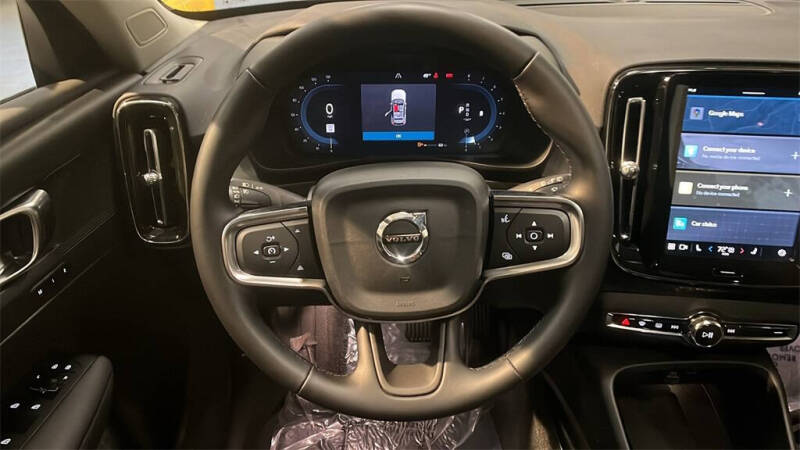 2025 Volvo XC40 B5 Plus Dark Theme